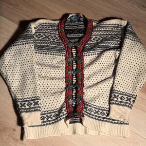 Soroy Design Made in Norway 
Norwegian wool cardigan sweater size medium